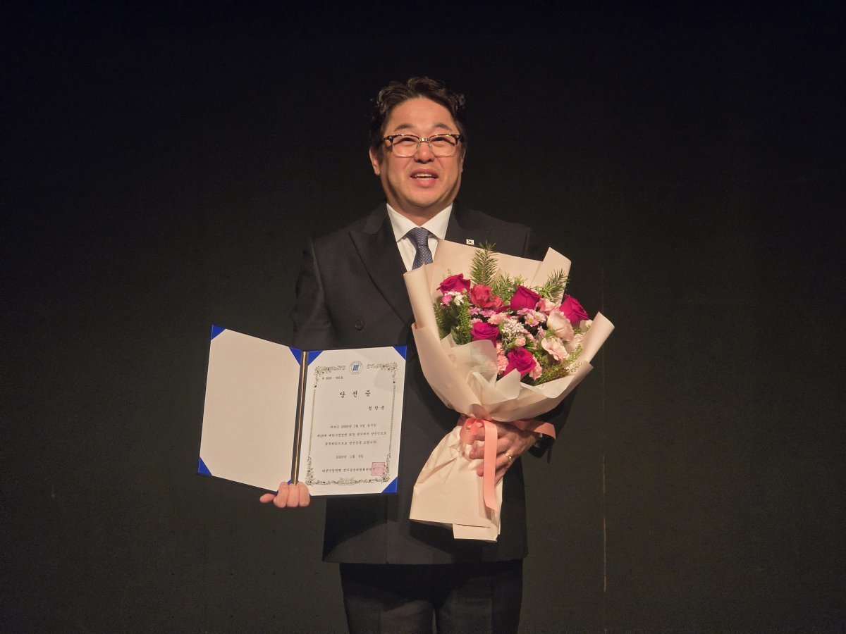 정창훈 대한수영연맹 회장이 9일 연임에 성공했다. 이날 올림픽공원 뮤즈라이브홀에서 열린 선거에서 유효표 140표 중 86표를 얻어 당선의 영광을 안았다. 사진제공｜대한수영연맹