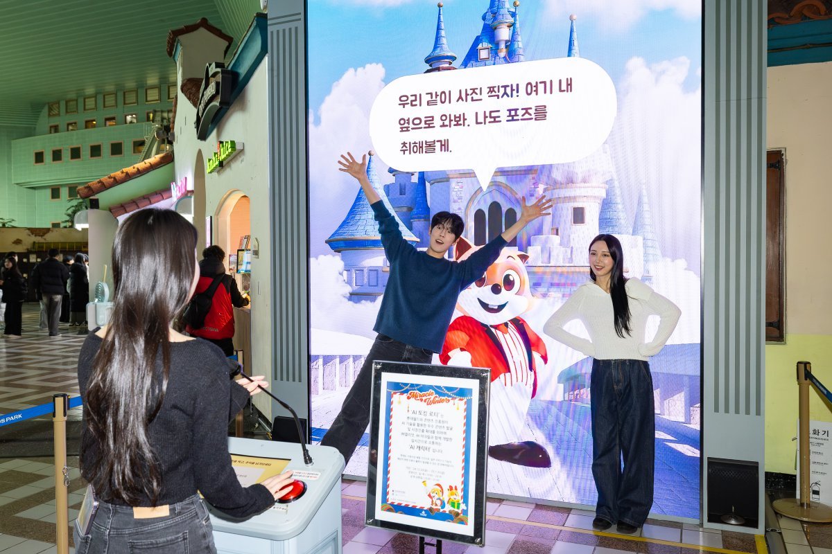 롯데월드 어드벤처의 ‘소통형 AI 토킹 로티’ 사진제공|롯데월드 어드벤처