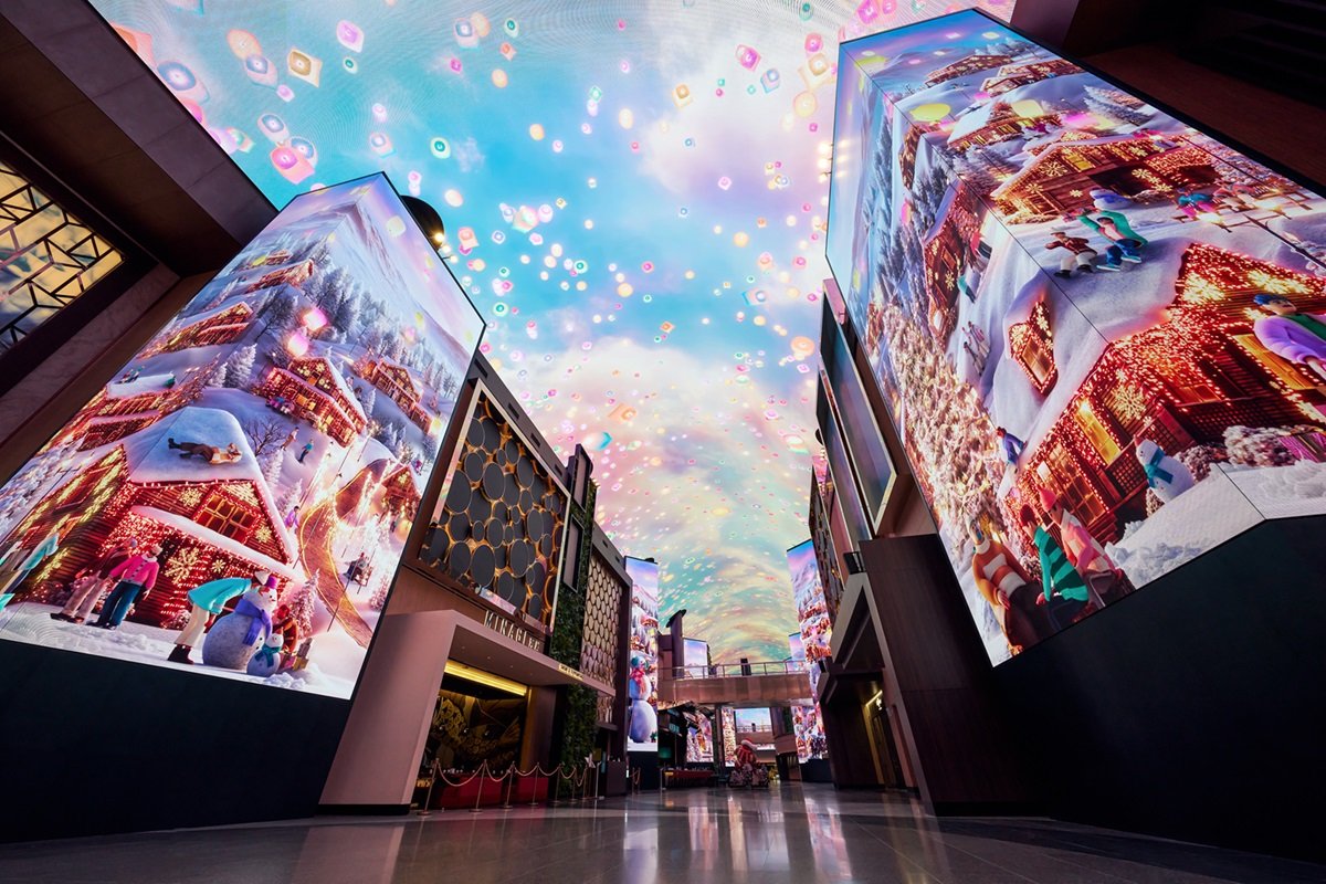 오로라에서 쇼 타임 후 재생되는 아트 콘텐츠도  ‘뉴이어 빌리지’로 리뉴얼했다         사진제공｜모히건 인스파이어