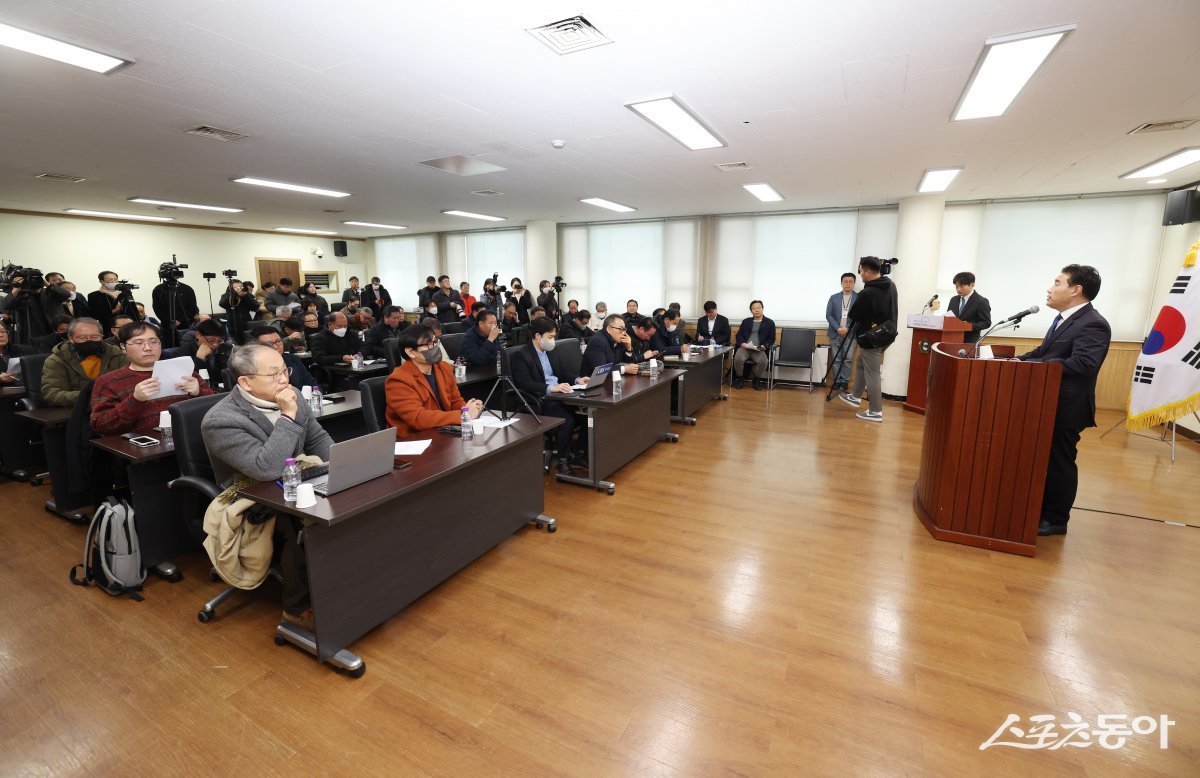 김운남 고양특례시의회 의장 기자회견 모습. 사진제공ㅣ고양시의회