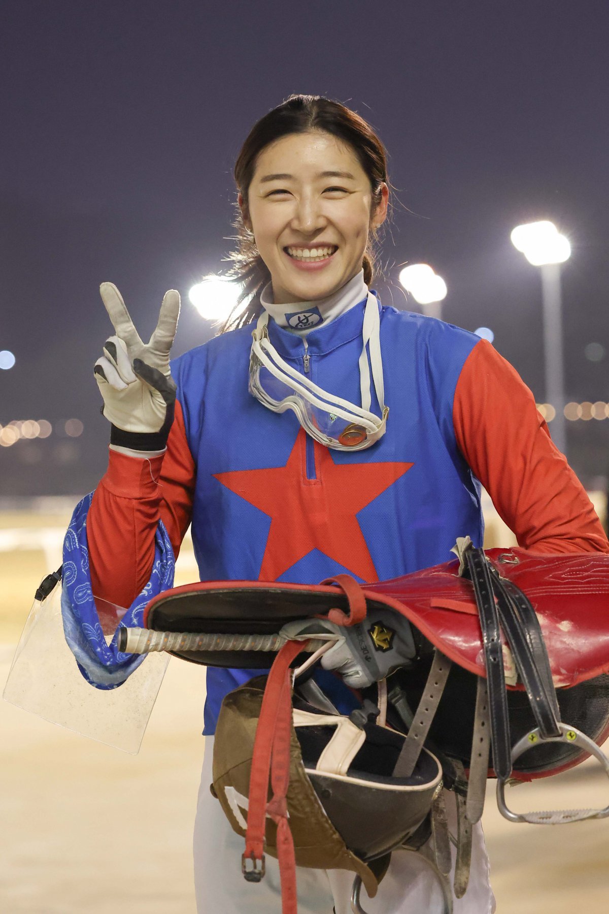 96년 생으로 렛츠런파크 서울 ‘젠지’ 세대 대표주자인 김효정 기수. 5일 제 7경주에서 관악산오투와 함께 우승하며 통산 100승을 달성했다 사진제공|한국마사회