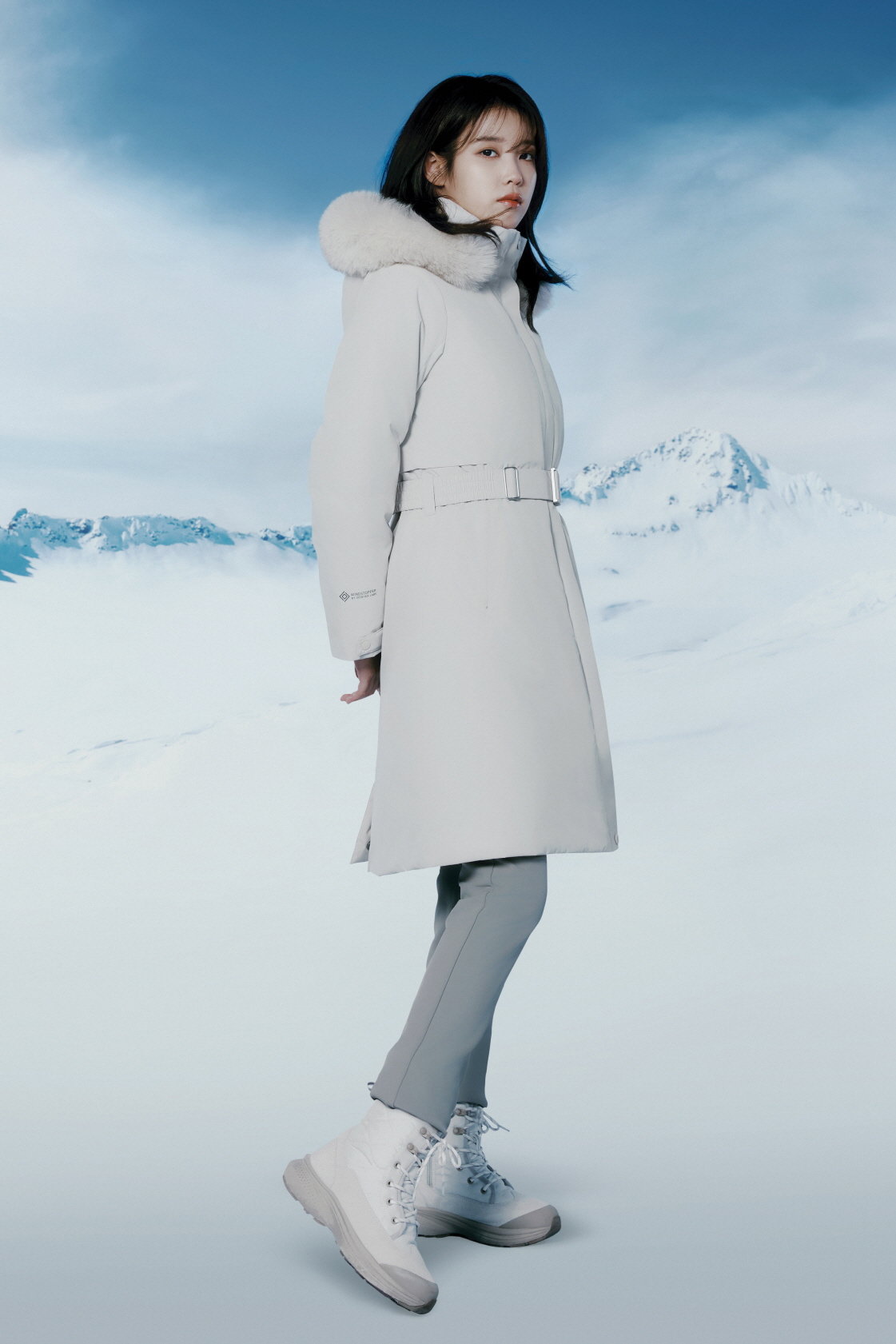 ‘여성 히마 WSP 다운 자켓’ 아이유 화보컷 사진제공 | 블랙야크