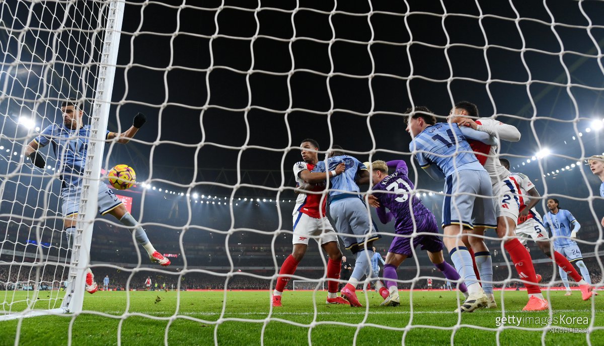 토트넘 홋스퍼의 자책골 장면. 사진=게티이미지코리아