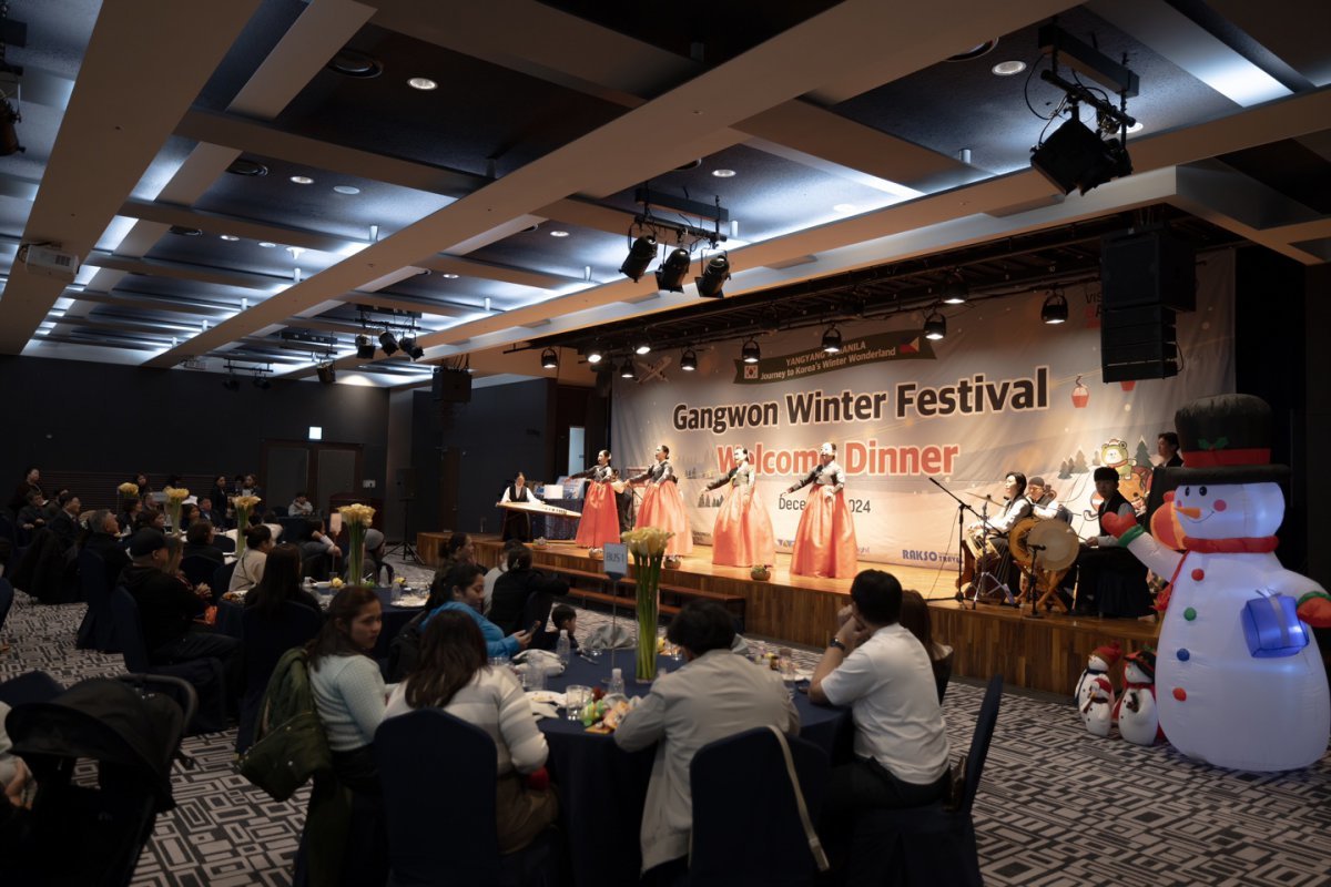 지난헤 12월 18일 하이원리조트 그랜드호텔에서 진행한 필리핀 전세기 단체 관광객 환영 만찬            사진제공｜강원랜드