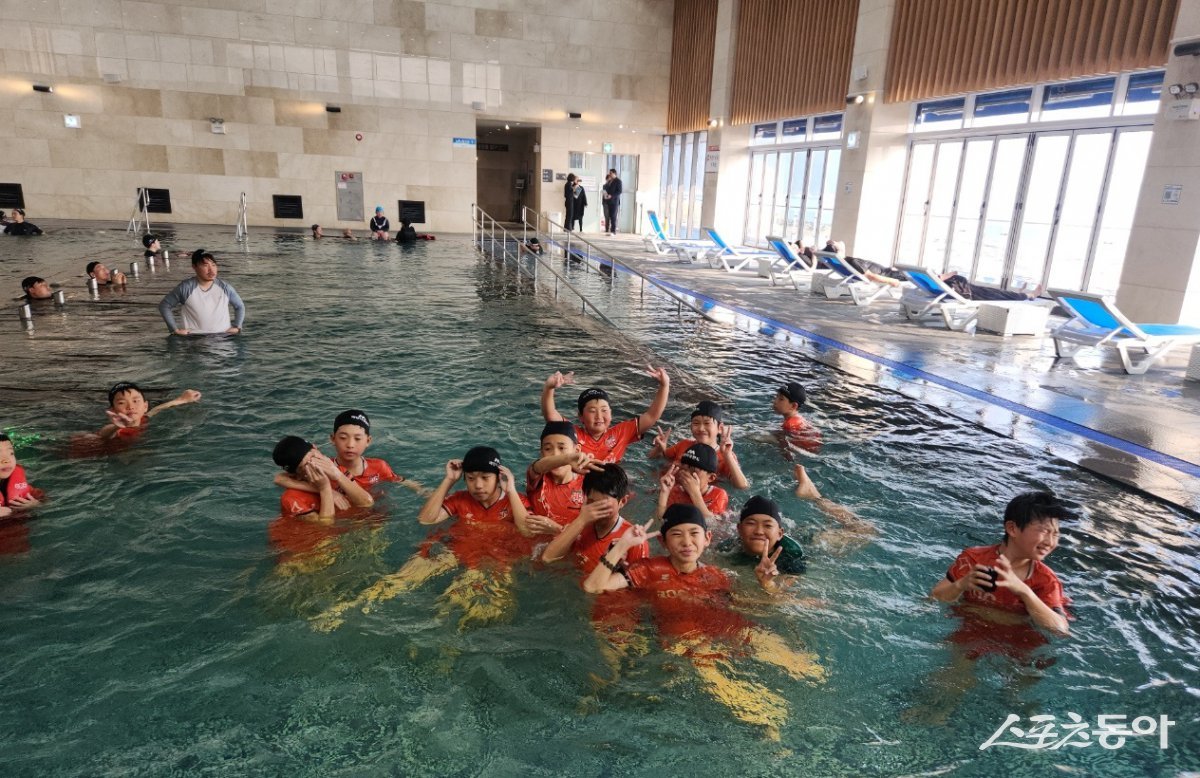 완도군 해양치유센터를 방문한 전지훈련팀. 사진제공=완도군