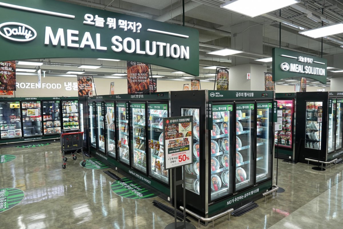 냉동 간편식 특화 매장 ‘데일리 밀 솔루션’. 사진제공|롯데마트