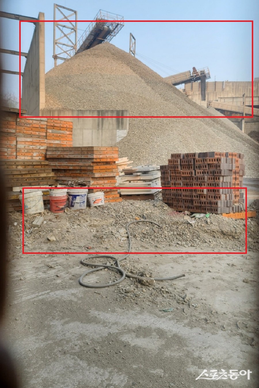 여주시 삼교동 232번지 일대 한 건설폐기물 중간처리장 현장 (내부 무허가 공작물). 사진｜장관섭 기자 