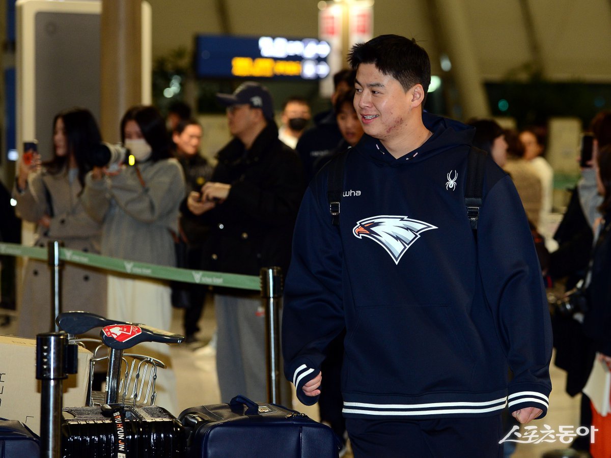 인천국제공항으로 들어서는 한화 노시환. 인천국제공항|김민성 기자 marineboy@donga.com