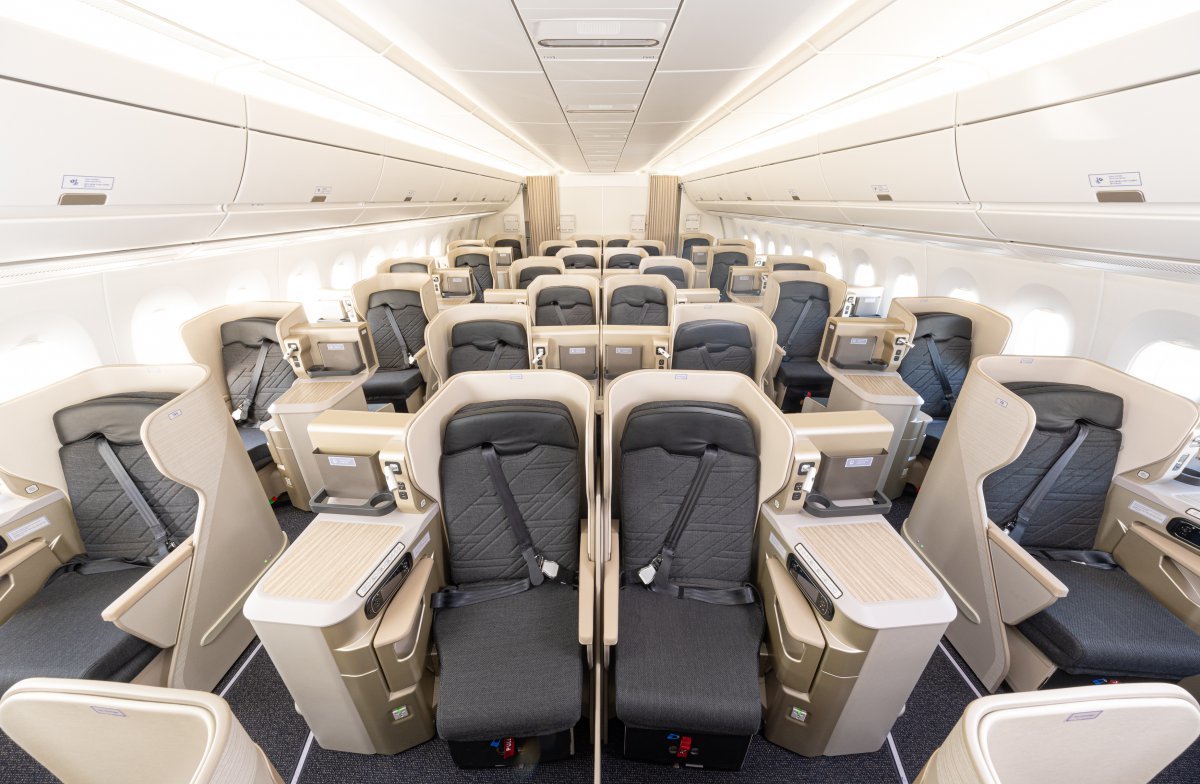 대한항공이 새로 도입한 에어버스의 최첨단 중대형 항공기 A350-900의 프레스티지 클래스 사진제공|대한항공