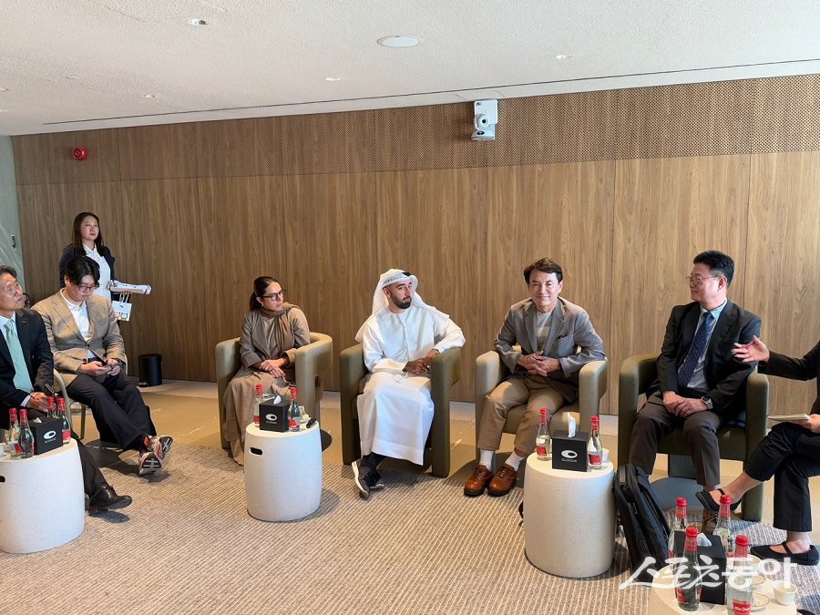 김진태 도지사는 두바이 미래 박물관을 운영하는 두바이 미래 재단 압둘 아지즈 알 자지리 부대표와 면담을 통해 두바이의 혁신적인 도시 비전과 강원의 미래 도시 청사진에 대한 협력 가능성을 논의했다. 사진제공｜강원도청