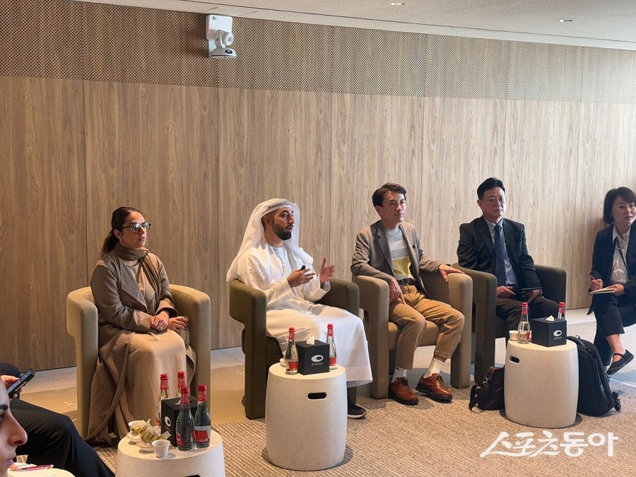 김진태 도지사는 두바이 미래 박물관을 운영하는 두바이 미래 재단 압둘 아지즈 알 자지리 부대표와 면담을 통해 두바이의 혁신적인 도시 비전과 강원의 미래 도시 청사진에 대한 협력 가능성을 논의했다. 사진제공｜강원도청