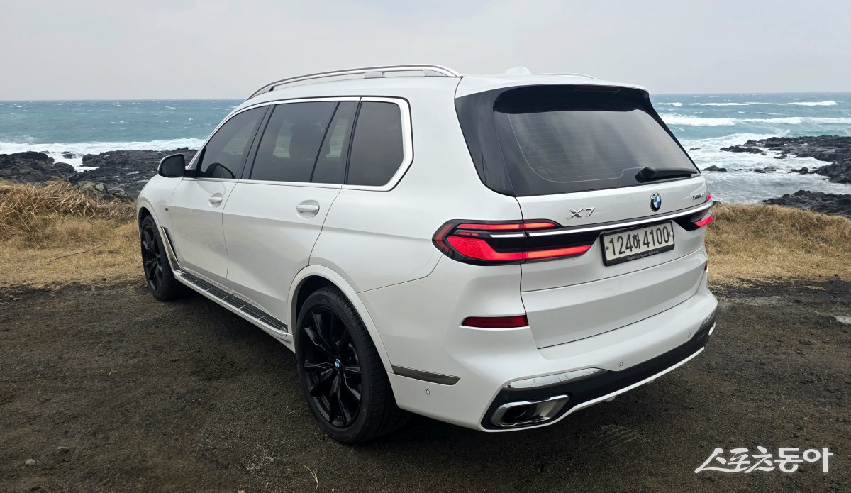 BMW X7 xDrive 40i 후측면 디자인. 원성열 기자 sereno@donga.com