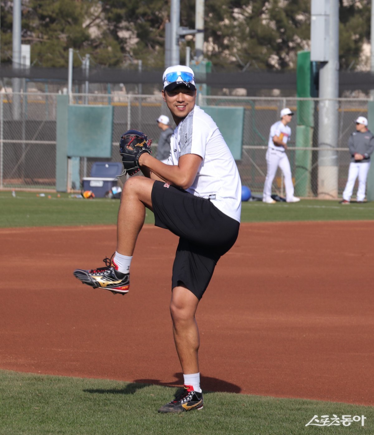 LG 정우영이 미국 애리조나주 스코츠데일 스프링캠프에서 훈련하고 있다. 그는 비시즌 훈련을 위해 미국에 다녀오는 등 반등을 위해 안간힘을 쓰고 있다.  사진제공｜LG 트윈스