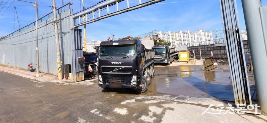수원시 권선구 오목천동 414-2번지 일대 건폐장 현장 모습. 사진|장관섭 기자
