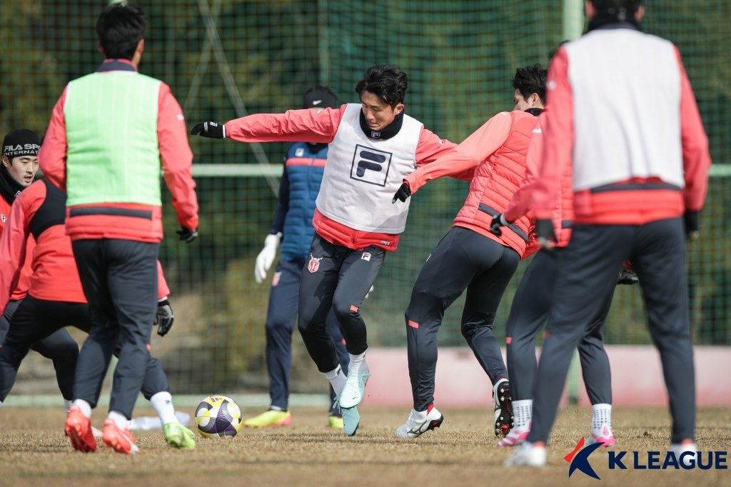 제주 선수단은 지난해 12월 18일부터 동계전지훈련에 돌입한 터라 이번 겨울이 몹시 길게 느껴진다. 피로가 역력하지만, 혹독한 가고시마 전훈을 짧은 외출, 일본 현지 팬들의 열성, 온천 담소로 극복하고 있다. 사진제공|한국프로축구연맹