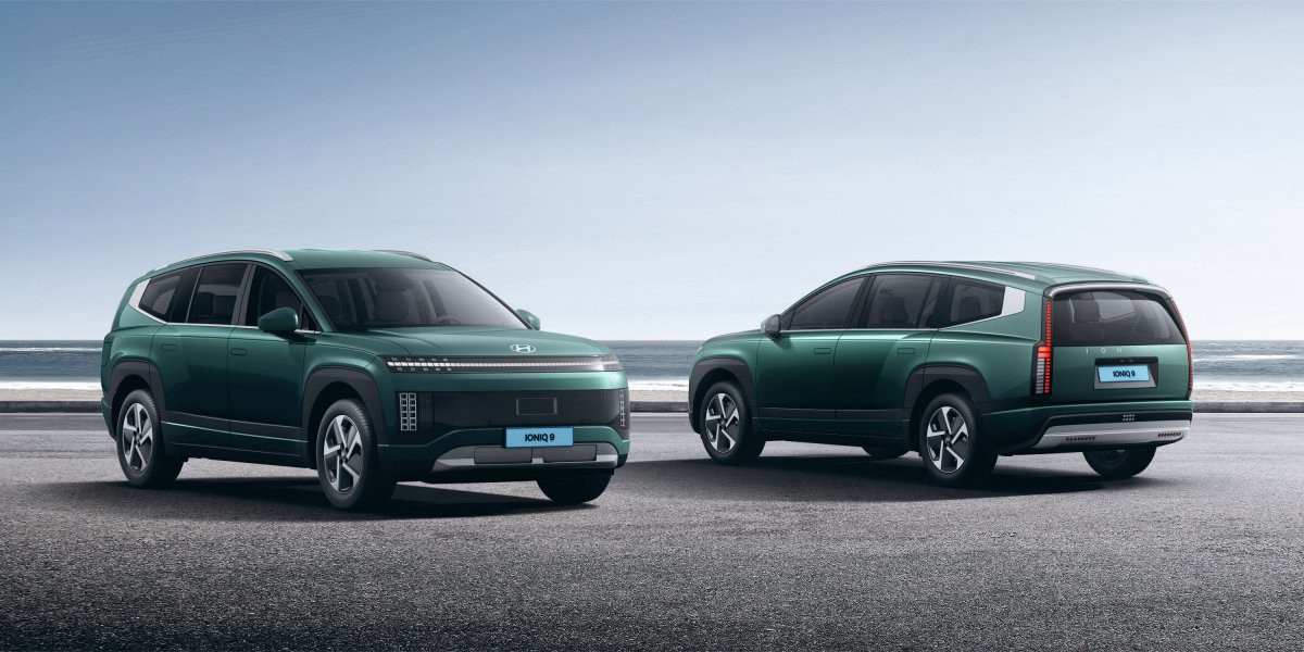 현대자동차가 플래그십 대형 전기 SUV ‘아이오닉 9’의 판매 가격을 공개하고 3일부터 사전 계약에 돌입했다. 아이오닉 9은 긴 휠베이스와 넉넉한 실내 공간, 1회 충전 500km 이상의 항속거리 등으로 우수한 상품성을 갖춘 것이 특징이다. 사진제공 |현대차