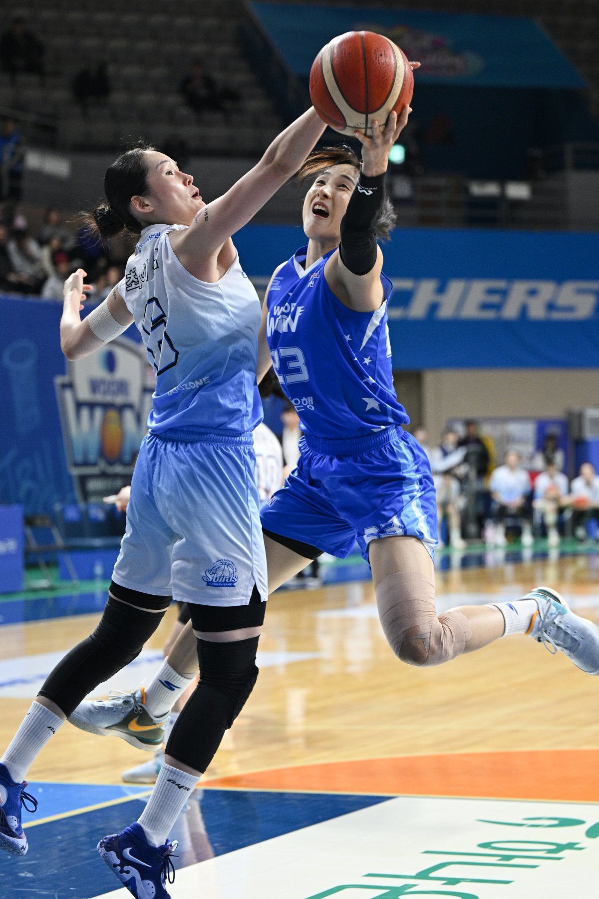 우리은행 김단비(오른쪽). 사진제공 ｜ WKBL