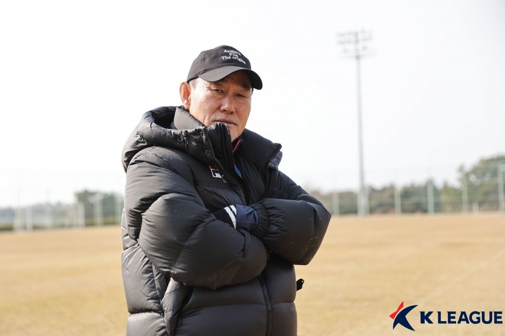 제주 김학범 감독은 새 시즌에도 험로가 예상되지만, 선수층을 두껍게 해 팀의 체질을 완벽하게 개선하면 탄탄대로가 열릴 것으로 기대한다. 사진제공|한국프로축구연맹