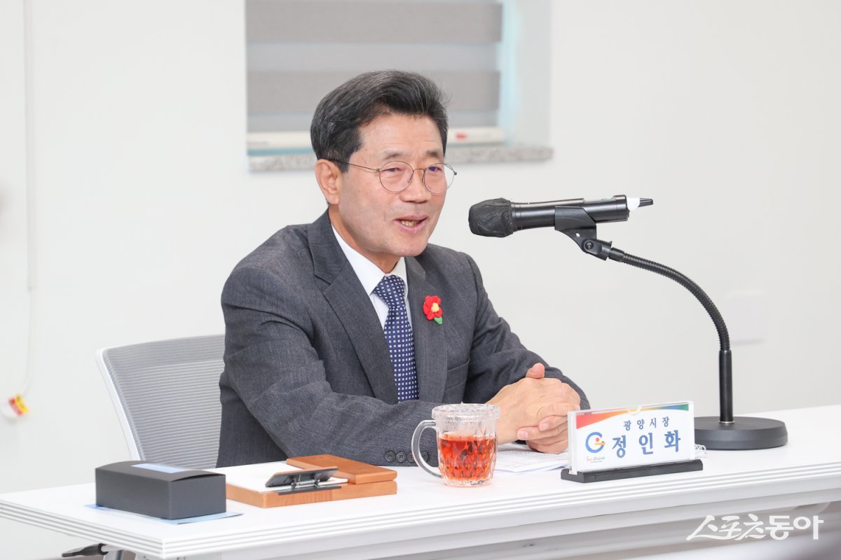 정인화 광양시장이 지난 3일 광양수산물유통센터에서 열린 ‘민생안정 소비 촉진 협의체’ 회의를 주재하고 있는 모습. 사진제공=광양시