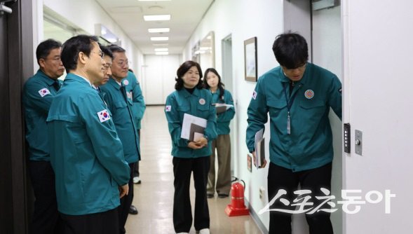 광주도시공사가 지난 3일 안전점검의 날(매월 4일)을 맞아 ‘빛고을고객센터’ 화재 대응 안전점검을 실시했다. 사진제공=광주도시공사