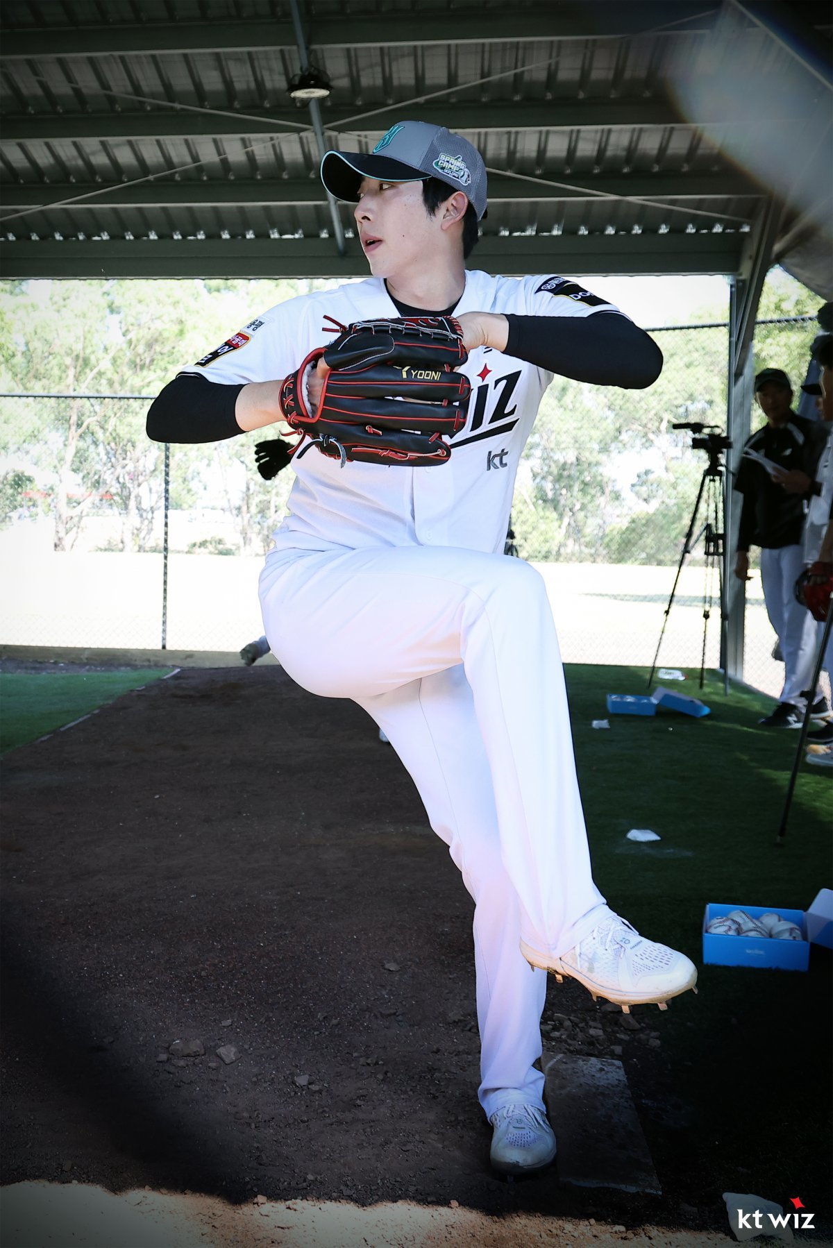 KT 오원석이 4일 호주 질롱 베이스볼 센터에서 불펜피칭을 하고 있다. 사진제공|KT 위즈