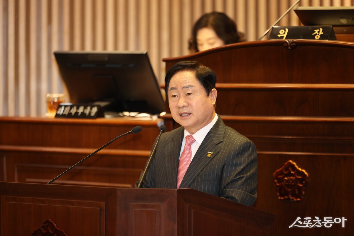 주광덕 남양주시장이 4일 시의회에서 “투자하고 싶은 도시“ 등 신년 구상을 밝히고 있다. 사진제공ㅣ남양주시