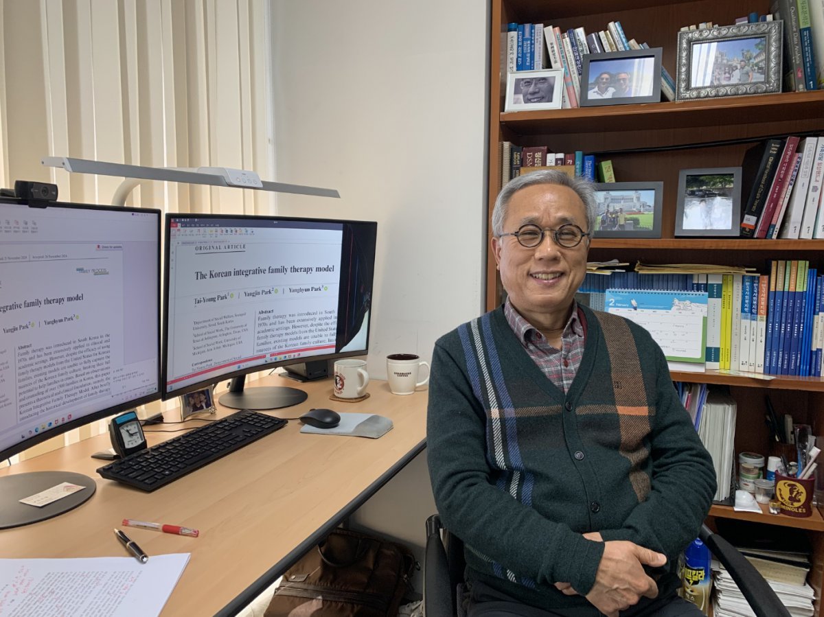 ‘한국형 통합적 가족치료 모델’을 아시아 최초로 개발한 숭실대 사회복지학부 박태영 교수는 “상대에게 상처를 주는 말을 삼가고 공감과 배려의 의사 표현 방법을 ‘배우고 실천하는 것이 중요하다”고 강조했다                 사진제공｜박태영 교수