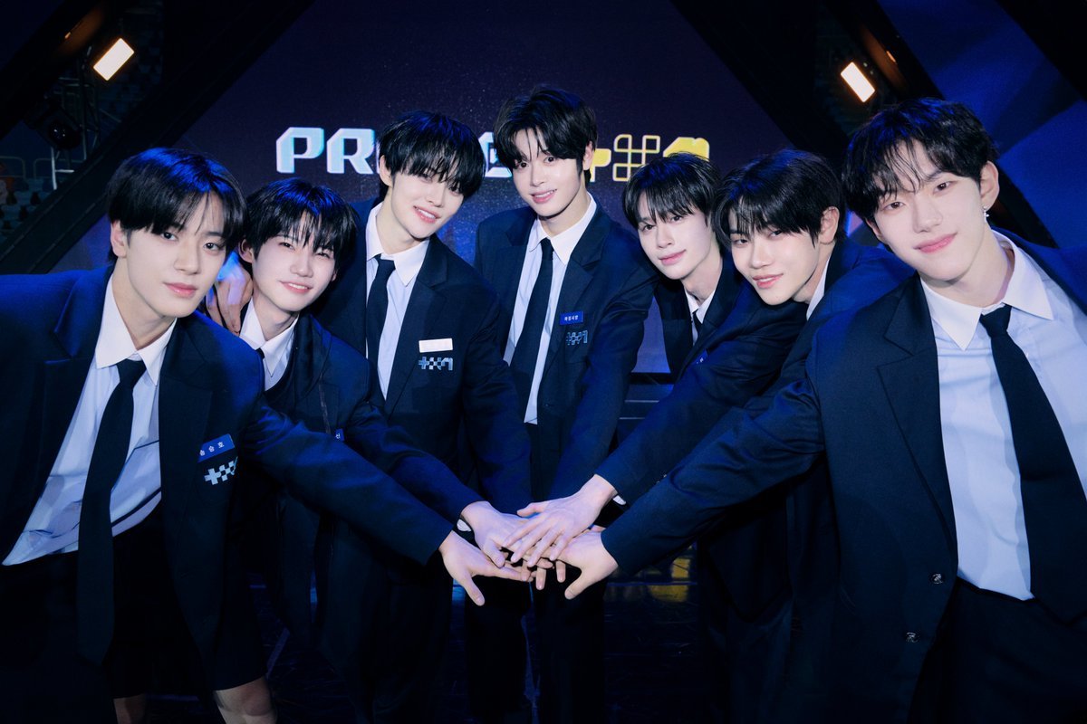 JTBC ‘프로젝트7’를 통해 결성된 7인조 보이그룹 클로즈 유어 아이즈. 사진 제공: 언코어