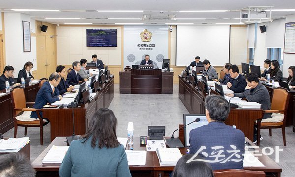 경북도의회 문화환경위원회(위원장 이동업) 2025년 첫 업무보고  진행되고 있다. 사진제공 ㅣ 경북도의회