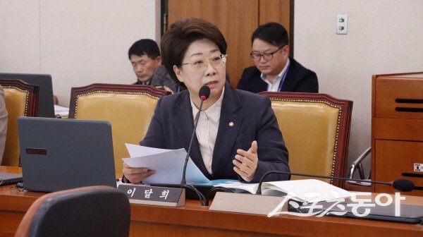 이달희 국회의원(국민의힘, 비례)이 12.29 여객기 참사 특별위원회 회의에서 발언하고 있다. 사진제공 ㅣ 이달희의원실