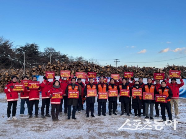 경북도의회 문화관광위원회가 소나무재선충병 총력결의대회에 동참했다. 사진제공 ㅣ 경북도의회