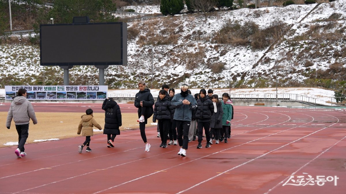 진도군이 겨울철 전지 훈련팀 유치 등 적극적인 스포츠 마케팅을 통해 지역경제 활성화에 나섰다. 사진제공=진도군