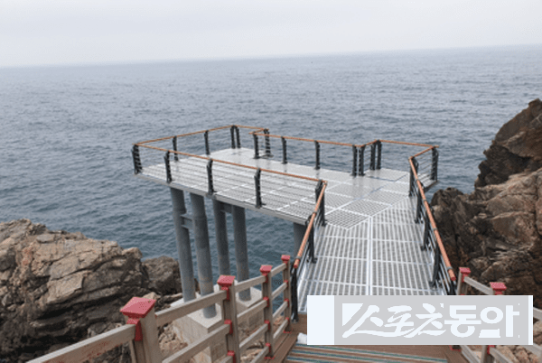 신원엠에스가 고품질 스틸그레이팅으로 제작 시공한 동해안 전망대 시설물. 사진제공 ㅣ 신원엠에스