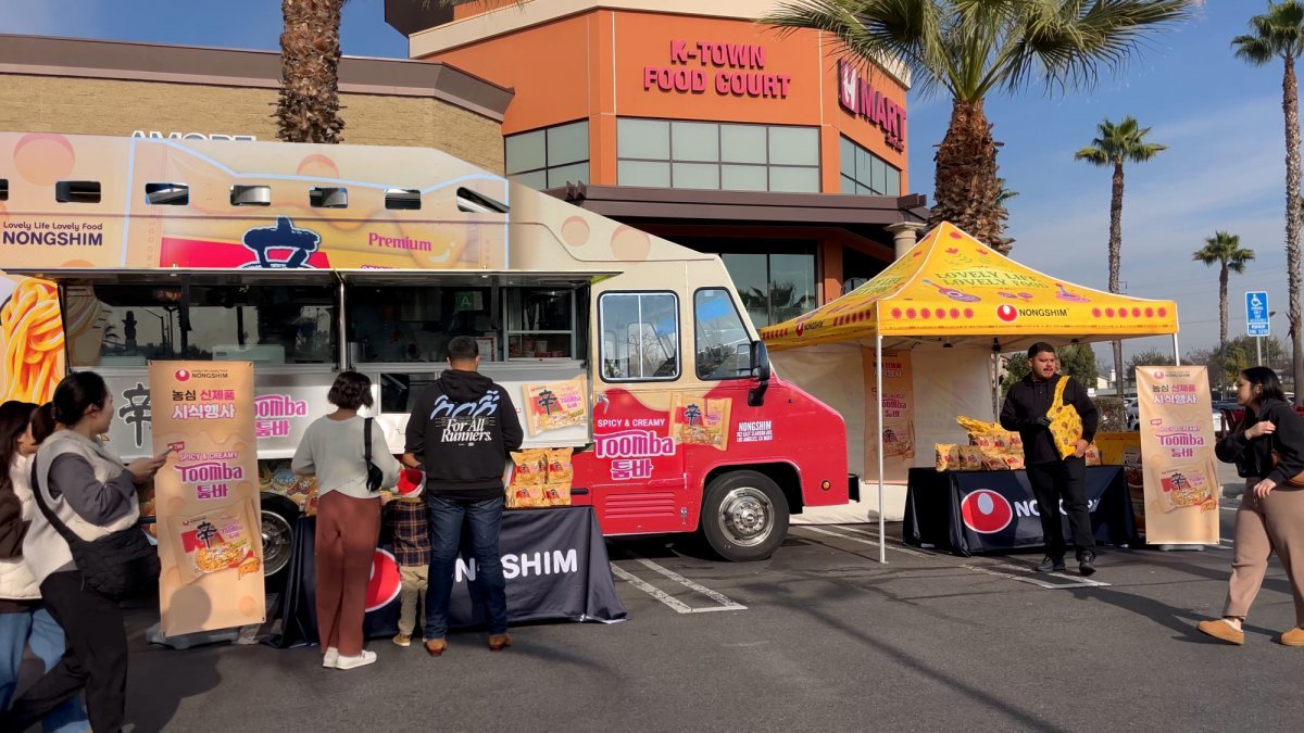 농심 신라면 툼바가 미국 현지에서 푸드트럭 이벤트를 진행하는 모습. 사진제공 ｜농심