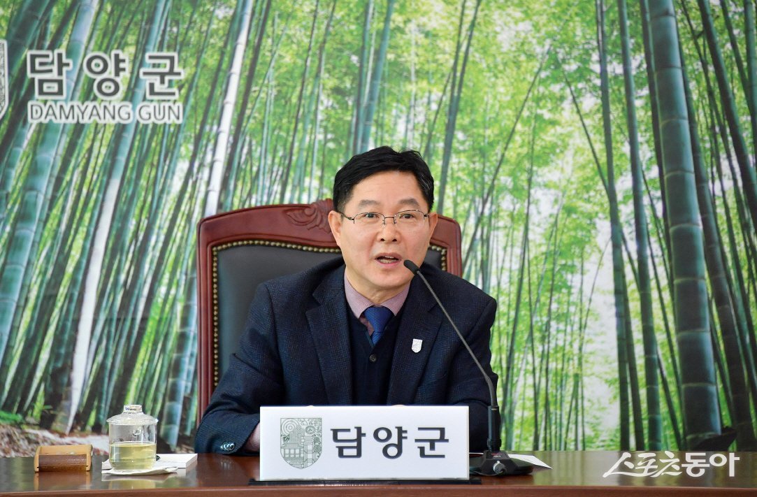 정광선 담양군수 권한대행이 13일 간부 공무원을 소집해 긴급회의를 개최했다. 사진제공=담양군