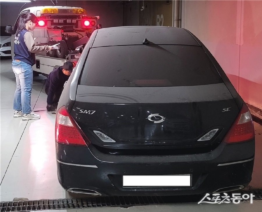 인천시가 고액·상습 체납자에 대한 강력한 체납 처분에 나섰다(압류 차량 견인 모습). 사진제공|인천시청