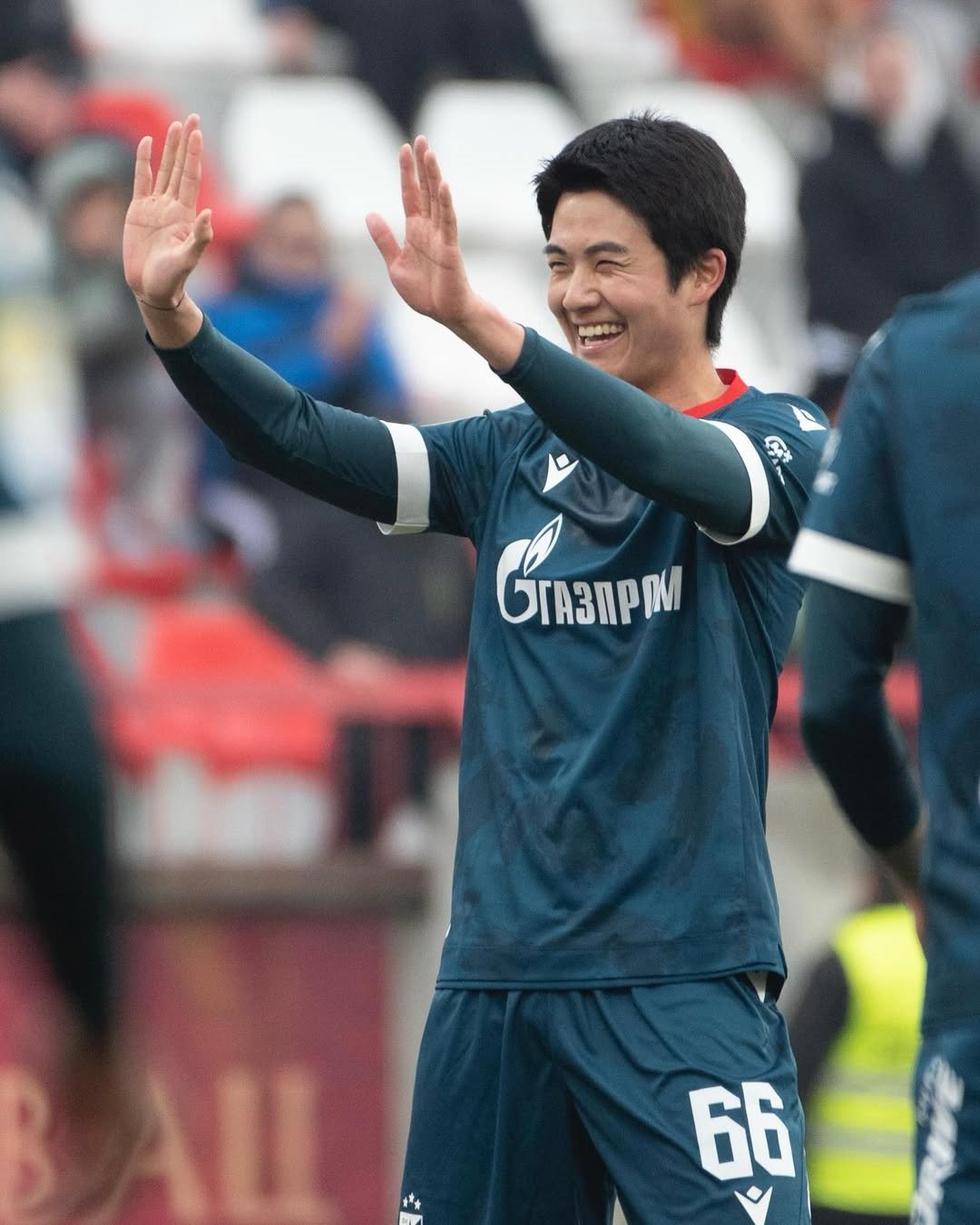 즈베즈다 설영우가 16일(한국시간) 믈라도스트 경기장에서 끝난 나프레다크와 세르비아 수페르리가 23라운드 원정경기에서 멀티골을 기록한 뒤 기뻐하고 있다. 사진출처|즈베즈다 SNS