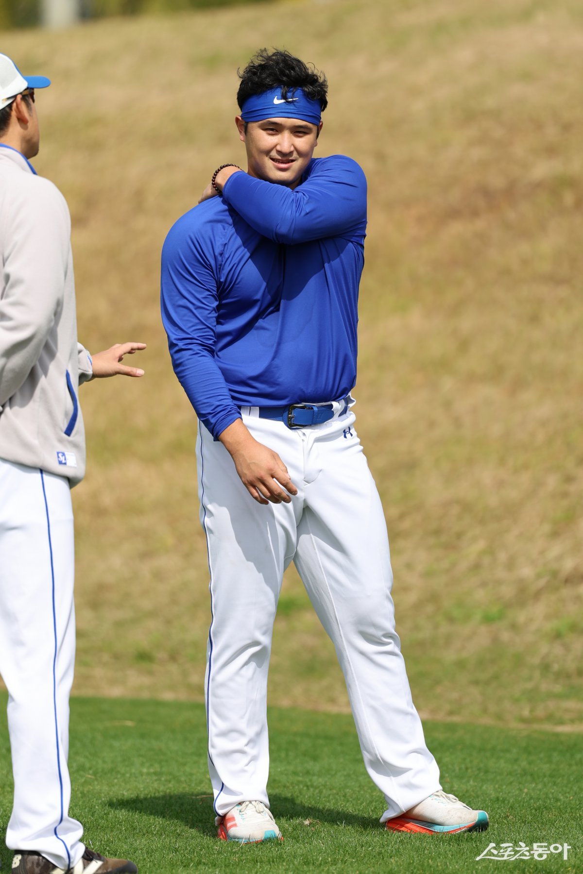 삼성 최원태가 일본 오키나와 스프링캠프에서 밝은 표정으로 훈련하고 있다. 사진제공｜삼성 라이온즈