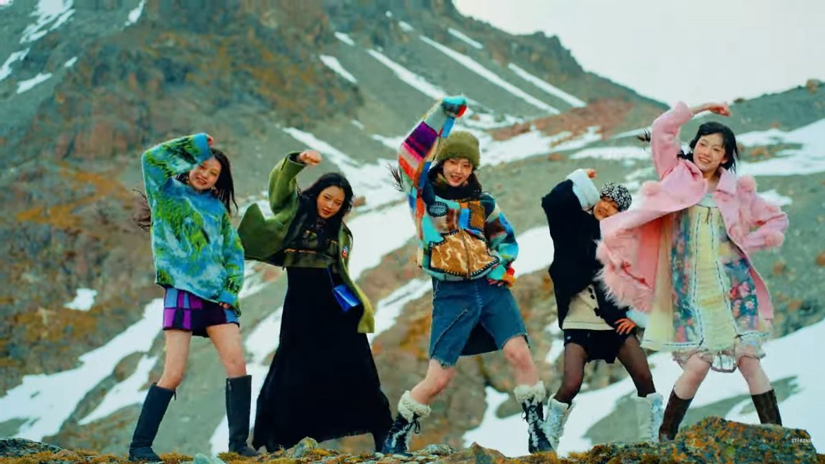 16일 데뷔 음원 ‘아이 두 미’ 뮤직비디오를 기습 공개한 키키. 사진은 뮤직비디오의 한 장면. 사진제공|스타쉽엔터테인먼트