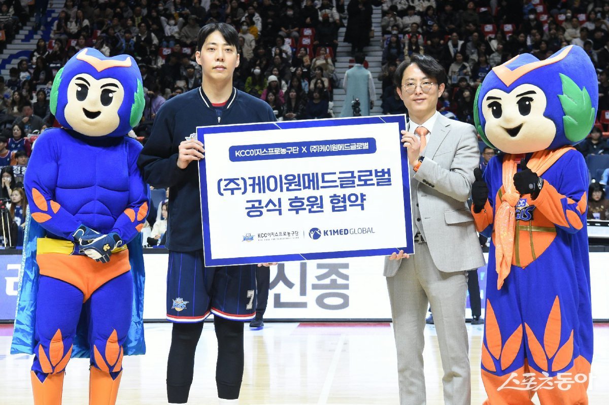 부산 KCC 이지스 프로농구단이 ㈜케이원메드글로벌과 공식 후원 협약을 체결했다. 사진제공|부산 KCC
