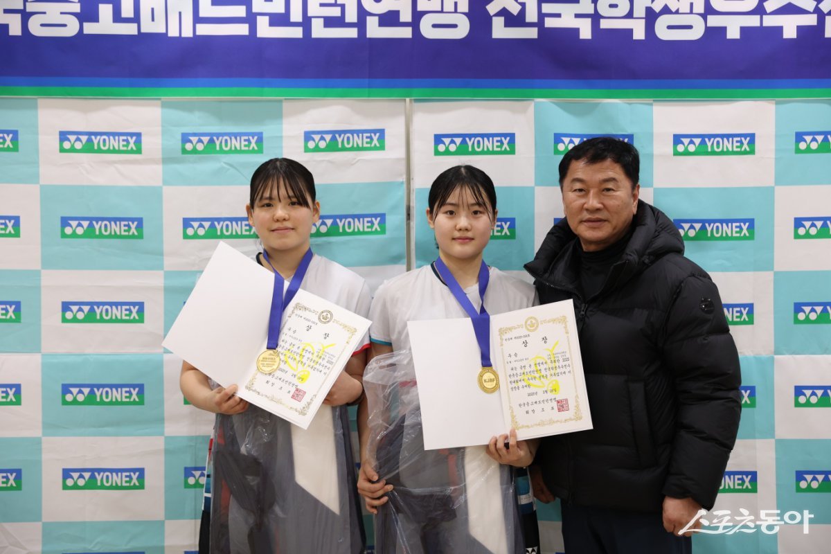 청송여고 복식경기 입상. 사진제공 l 청송군