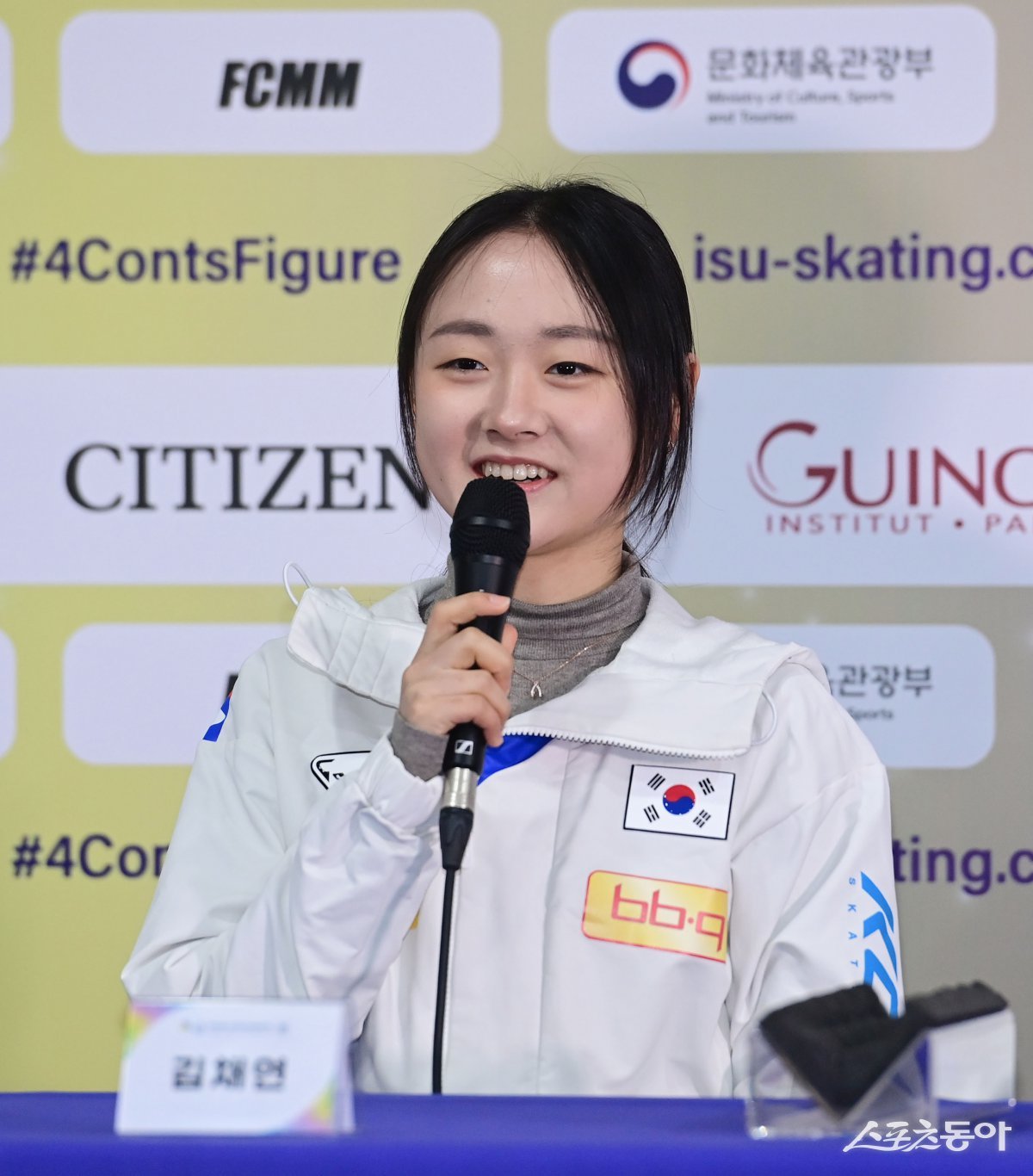 여자 싱글 김채연이 18일 목동아이스링크에서 열린 2025 4대륙 피겨선수권대회 미디어데이에서 인사말을 하고 있다. 목동|주현희 기자 teth1147@donga.com