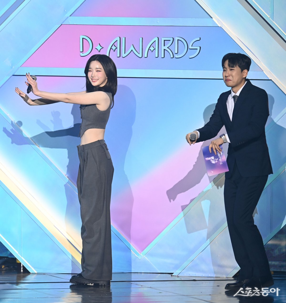 스포츠동아가 주최하고 ‘유픽(upick)’과 WSM이 주관하는 ‘유픽과 함께 하는 제1회 디 어워즈(D Awards with upick)’(주최: 스포츠동아, WSM · 주관: UPICK, WSM · 후원: G.K Link, ITTA)가 22일 서울 고려대학교 화정체육관에서 개최됐다. D테일 어워즈를 수상한 트리플에스 유연이 춤을 추고 있다. 주현희 기자 teth1147@donga.com