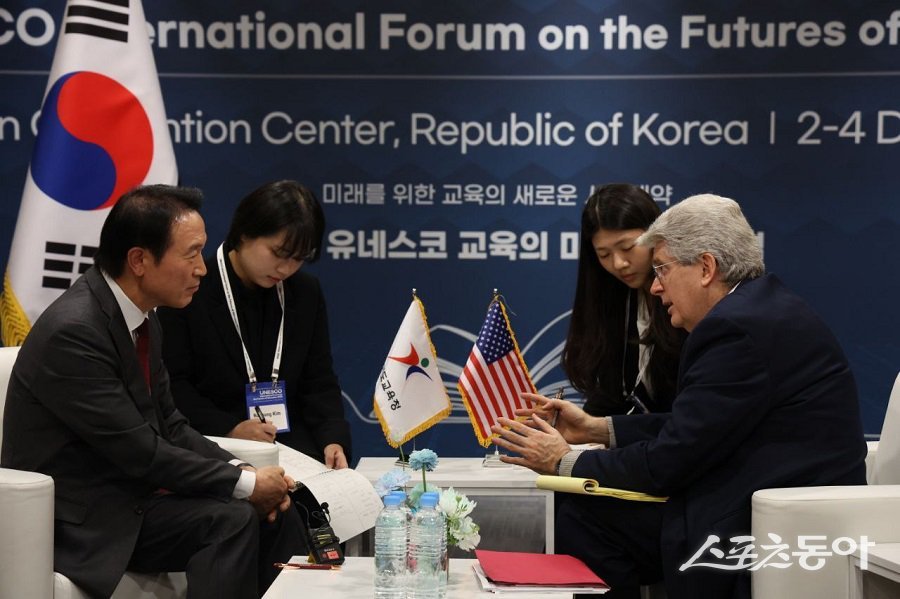 지난해 12월 4일, 임태희 교육감 ‘2024 유네스코 교육의 미래 국제포럼’ 좌담회 모습. 사진제공|경기도교육청