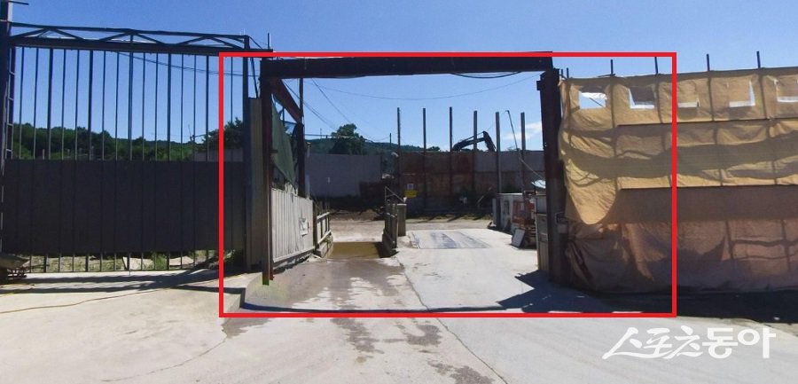 안성시 사곡동 224번지 일대에서 K산업개발이 운영하는 건축폐기물중간처리장 현장 모습. 사진｜장관섭 기자