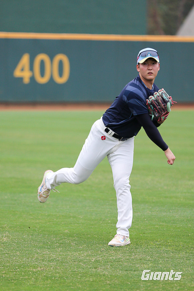 롯데 최준용이 스프링캠프 도중 팔꿈치 부상으로 귀국했다. 대만 타이난 아시아-태평양국제야구훈련센터에서 훈련하던 최준용. 사진제공|롯데 자이언츠