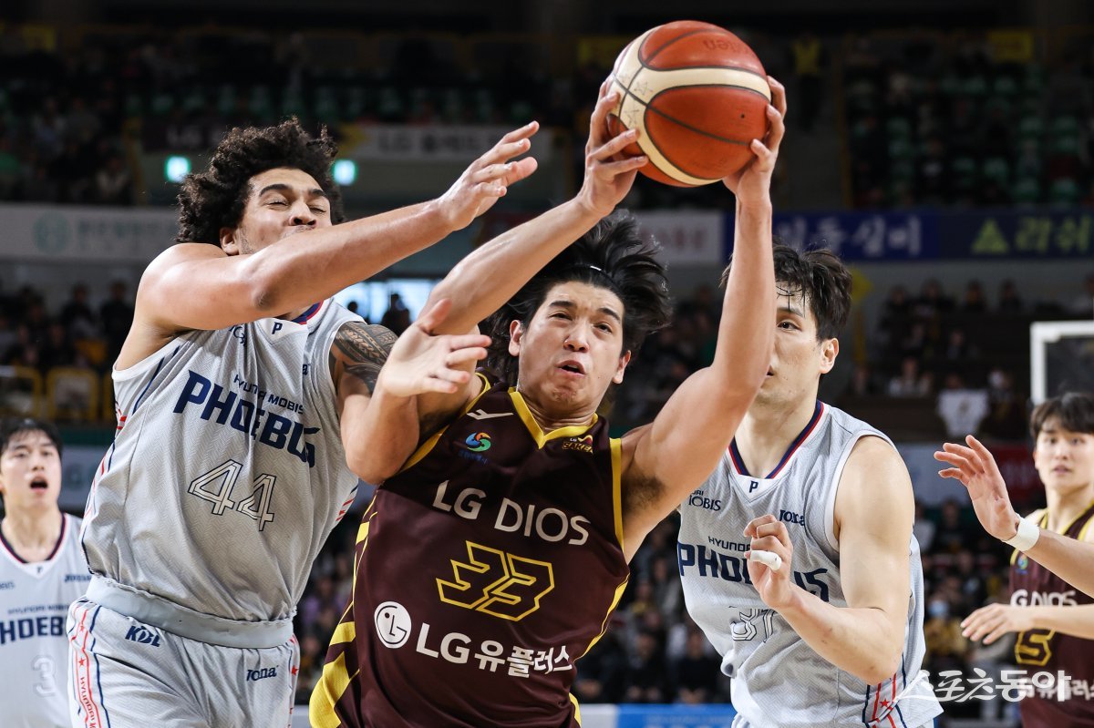 LG-현대모비스의 맞대결 장면. 사진제공｜KBL