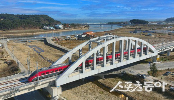 동해선 개통으로 울진을 찾는 기차여행 관광객이 급증하고 있다. 사진제공 ㅣ 울진군