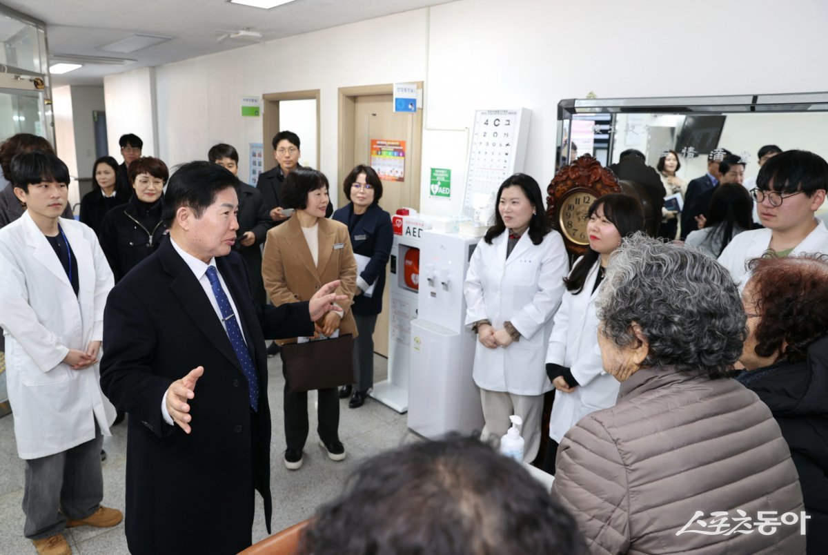 공영민 고흥군수가 최근 관내 읍·면 보건지소와 보건진료소를 방문한 모습. 사진제공=고흥군