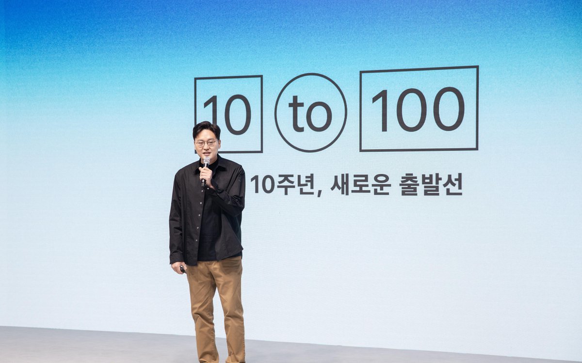 앱 출시 10주년을 맞은 토스가 ‘전 세계인의 금융 슈퍼앱’을 선포했다. ‘토스 10주년, 새로운 출발선’ 기자간담회에서 발언하고 있는 이승건 토스 대표. 사진제공|토스